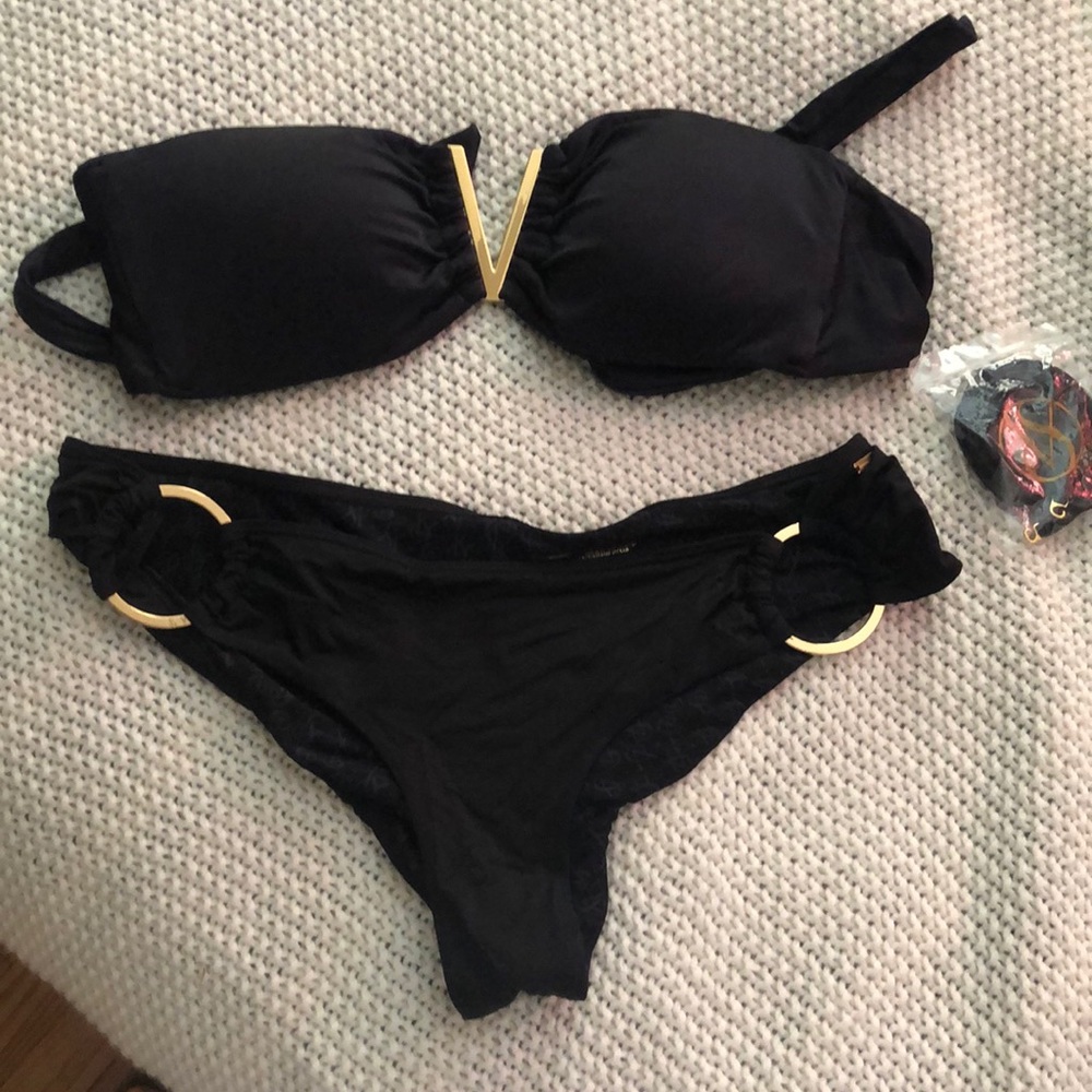 VS Med top and bottom. Black
